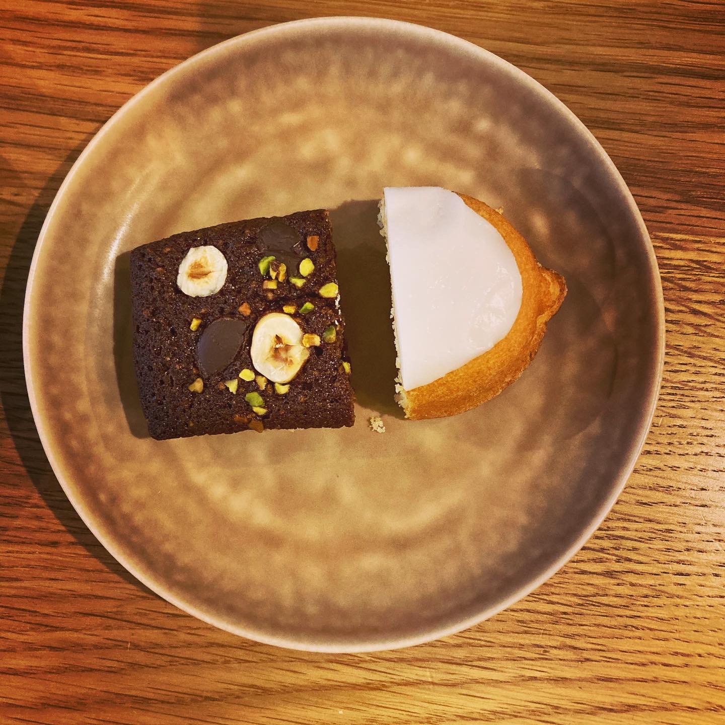 Mai 東伏見placejinの火曜日okashiyaへ また食べたかったレモンケーキ 見た目美しいヘーゼルナッツとチョコのフィナンシェ どちらもおいしい 買ったもの レモンケーキ 350 ヘーゼルナッツとチョコのフィナンシェ 350 エダムチーズと塩のクッキー