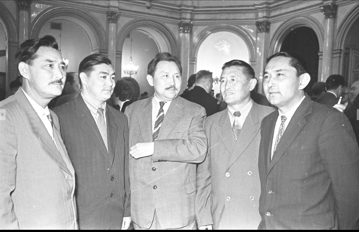 Порно секс машина анал Бразилиялық карнавалдағы жалаңаш әйелдердің видеосы