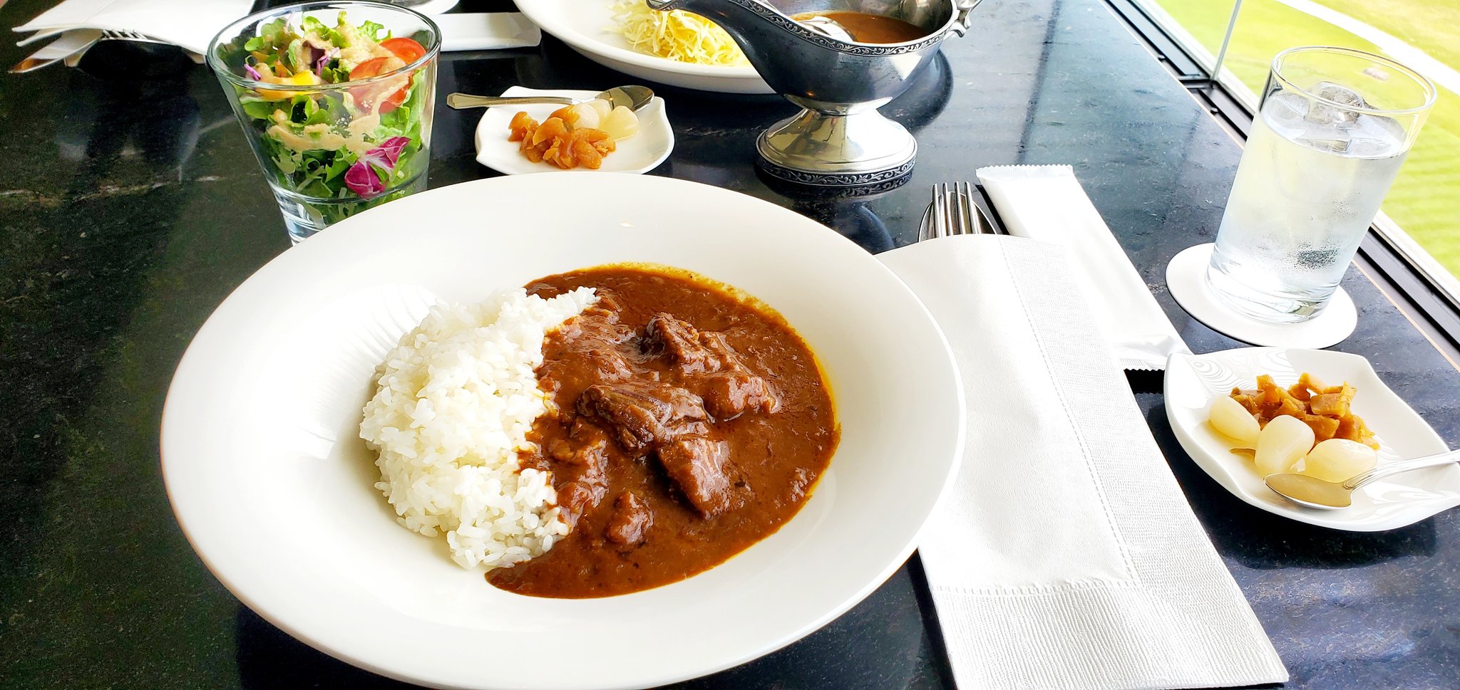 Hiyaocy 闇ノ素 その2 日本平ホテルの最上階にあるアッパーラウンジでランチ 俺 ビーフカレー 嫁 カツカレー デザートにオペラとショートケーキ 日本平ホテル アッパーラウンジ ランチ 富士山見えないけど 妻の誕生日旅行 T