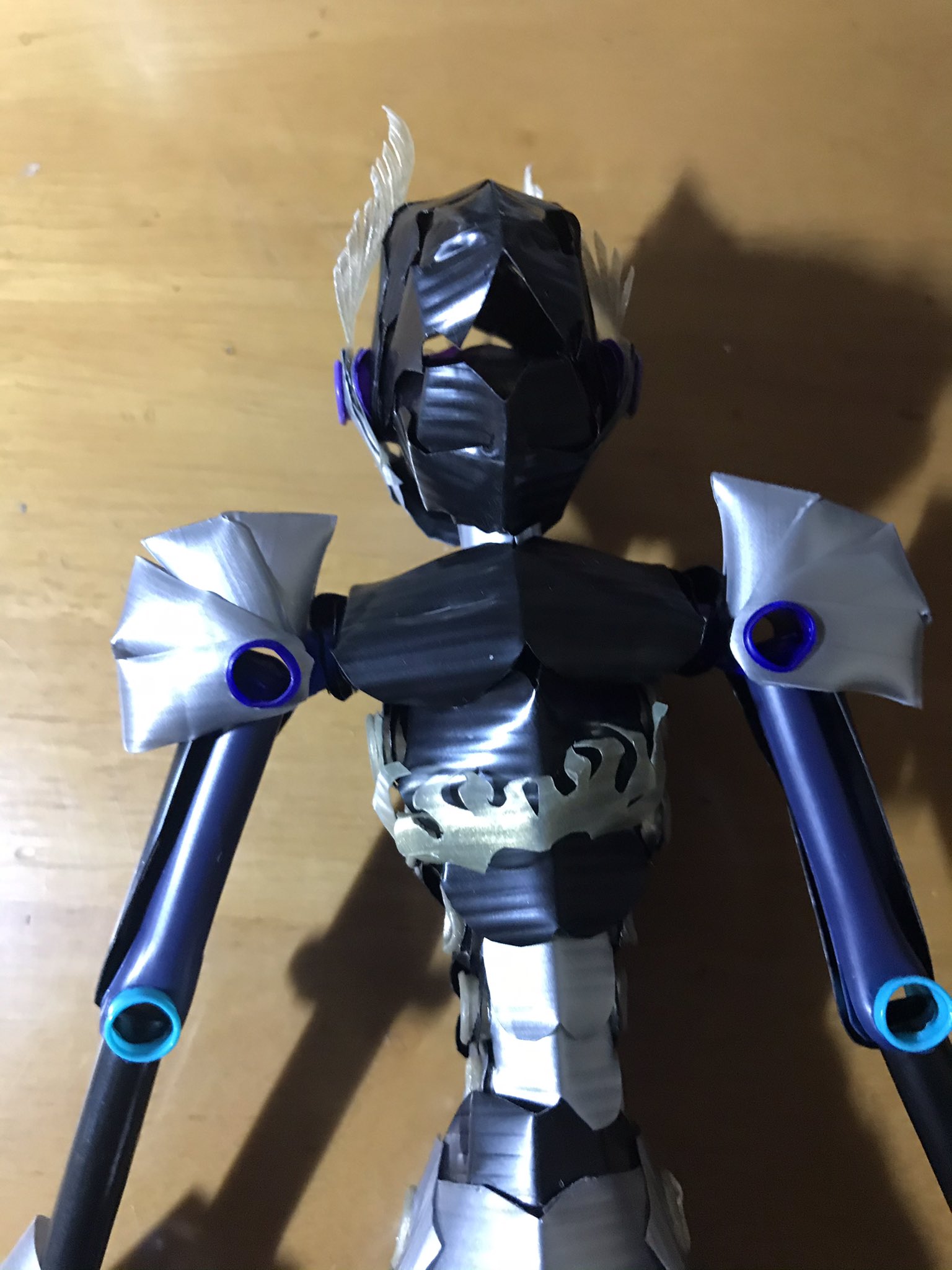 スピリチュアル造形作家 Tao บนทว ตเตอร ストローアートフィギュア 追加作業と手の制作 可動する手が付くと表現の幅が断然広がり面白い ストローアート フィギュア 鎧 ファンタジー映画 齣撮り動画 齣撮り映画 制作行程 作り方 T Co