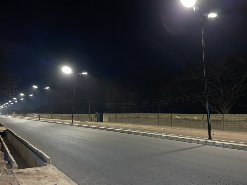 New Kaduna under Mallam Nasir @elrufai administration.

This is night view of Isa Kaita road after @bluecamelenergy lightened it up. 

May God bless Mallam @elrufai and his administration.

#KadunaUrbanRenewal 

@AHayatu @B_ELRUFAI