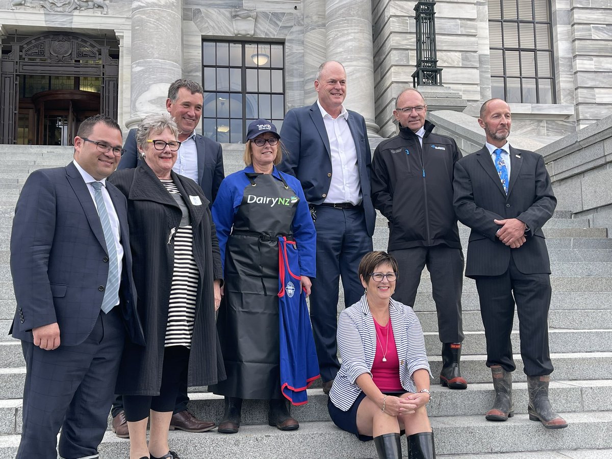 Joined colleagues from across Parliament on the steps yesterday afternoon with the good folk from RuralFest - Rural Health Alliance Aotearoa NZ. Didn’t @BarbaraKuriger look good!?