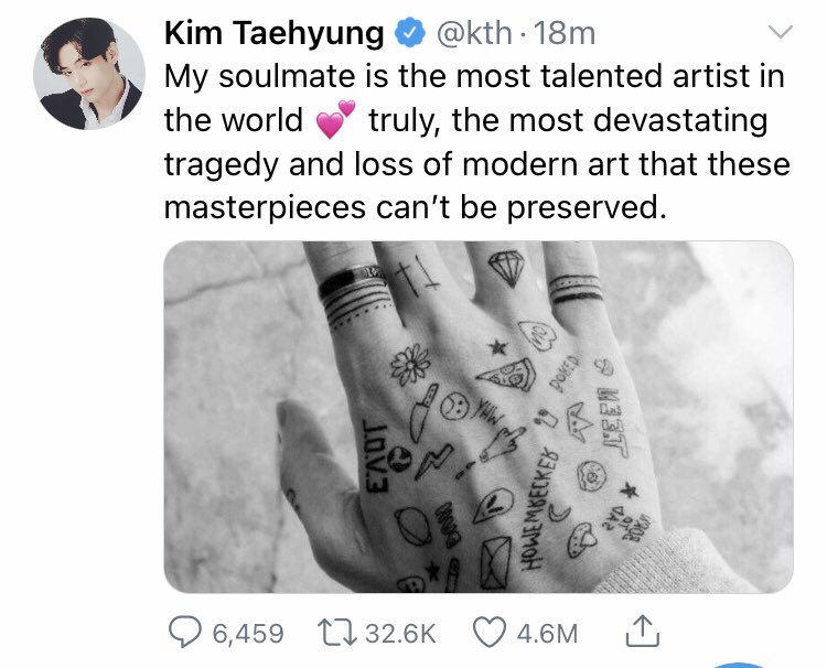 astralsvk's tweet photo. #taekookau where soulmates can see whatever the other draws on their own skin. 

Kim Taehyung is a critically acclaimed artist, renowned for having “revolutionized” the world of contemporary art. 

And every day, he simps over his soulmate’s chicken scratch doodles on his arm. https://t.co/xPn5eGs6jX