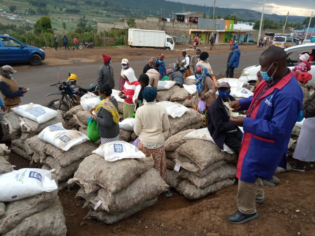 cerealgrowerske's tweet photo. Input and Potato on loan distribuition a partnership with #KCEP project, @YaraKenya and #FtMA in #MauNarok. #Farmerservicecenter agents will offer #GAPtraining, #spraying, #aggregation and #marketlinkage #services. https://t.co/y4RXpSJpFd
