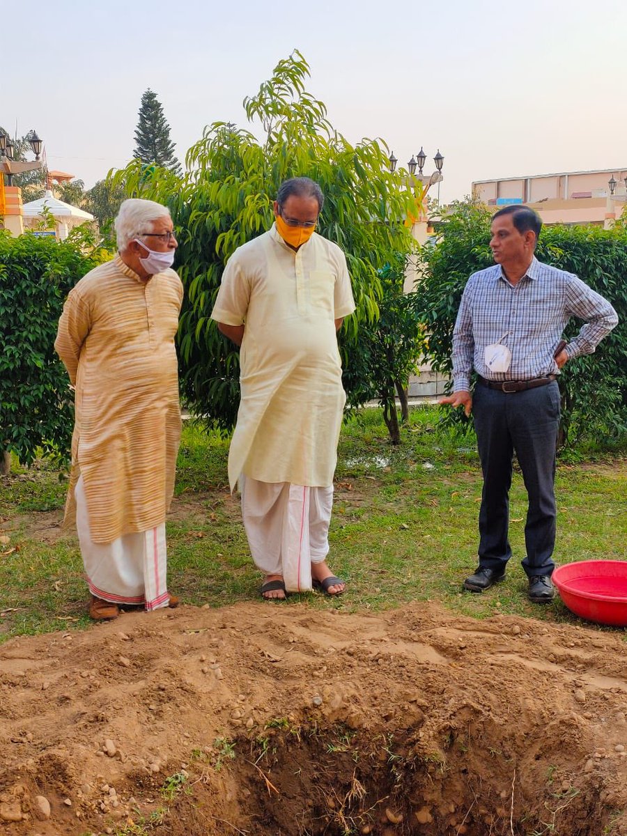 DrChinmayP's tweet photo. Bacteria based culture ‘tricoderma’ prepared by the scientists of the @IndiaBARC will be used now in @dsvvofficial to prepare manure, managing our bio-degradable &amp; garden related waste. Most thankful to revered scientists Shri KN Vyas Ji &amp; Arun Kr Tiwari Ji for their support. https://t.co/TlMnsn6Ot1