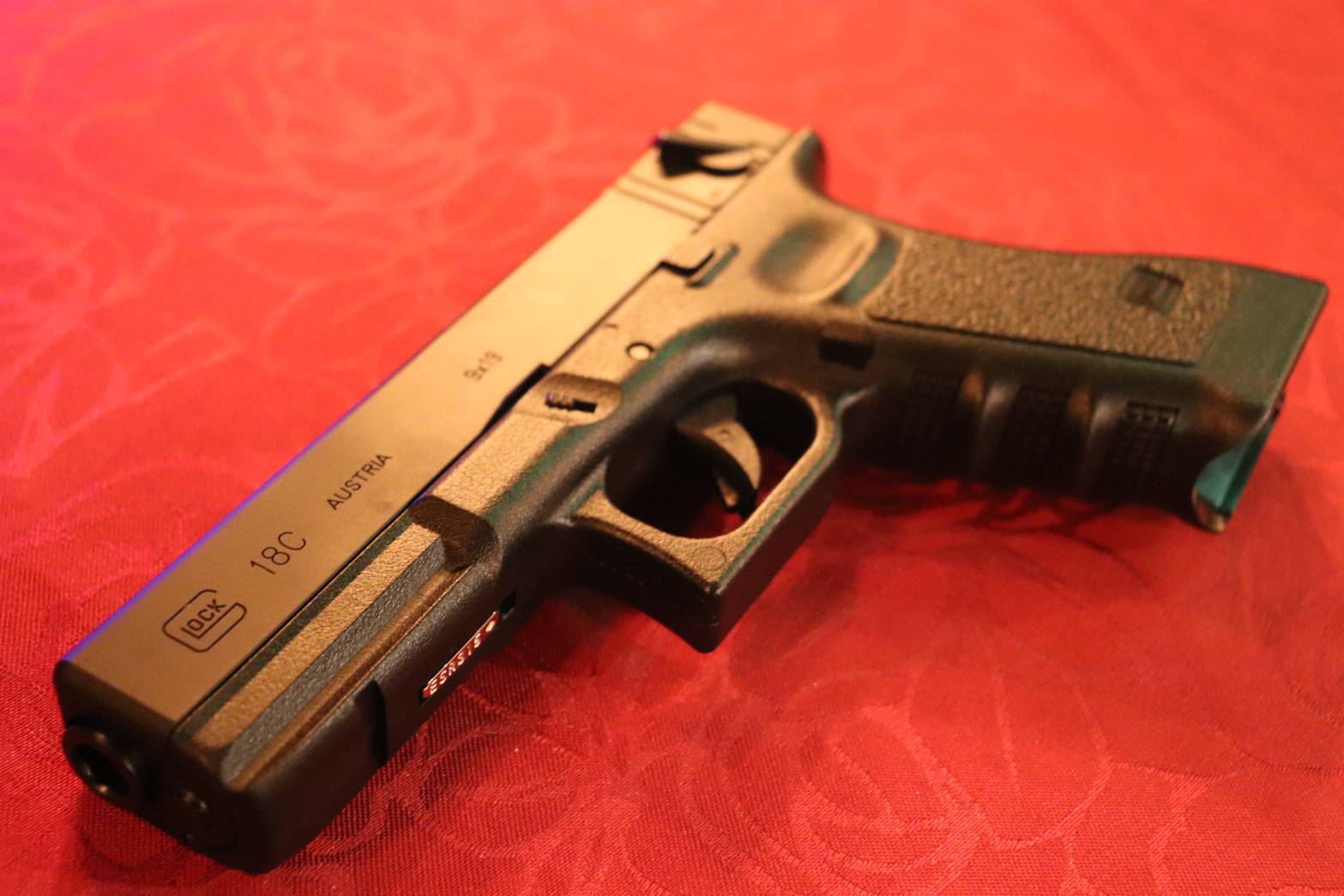 Alpha No 9 東京マルイ Glock18c ハンドガンでは珍しいセミオート 単発撃ち とフルオート 連射 の切り換えができます ハンドガンでも フルオート 連射 を撃ちたい方にオススメです T Co 9vxrqqpb Twitter