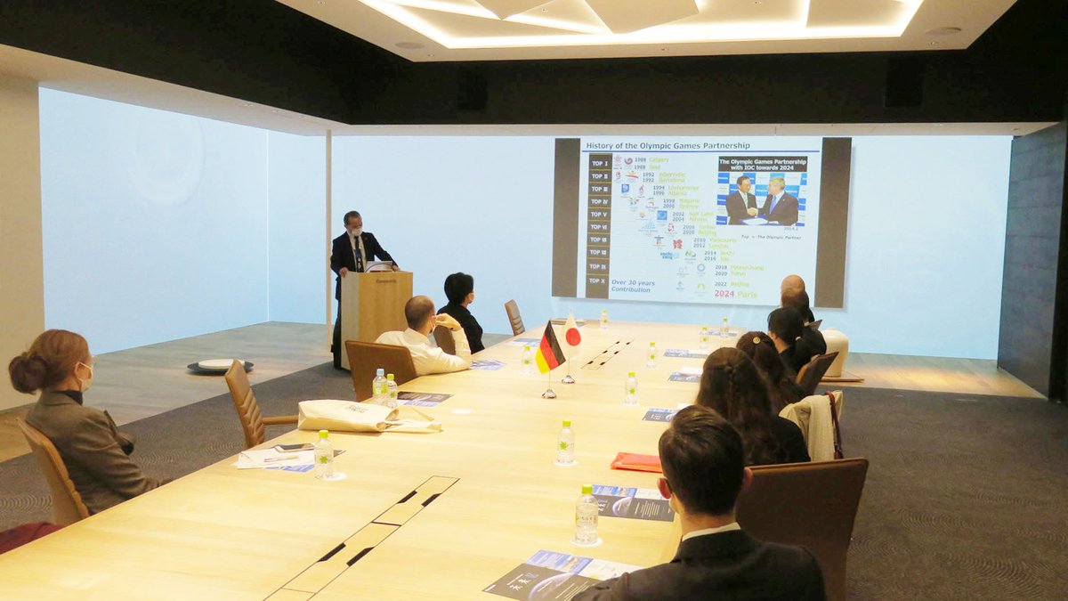 DAADTokyo's tweet photo. 【#SPJapan #ドイツから見た日本 🇩🇪🇯🇵】
Die Stipendiat*innen des Programms #SPJapan besuchten das Panasonic Center Tokyo (https://t.co/W7kL9eiPjb ) und erfuhren über Panasonics Zukunftsprojekte und den Beitrag Panasonics zu den Olympischen und Paralympischen Sommerspielen Tokyo. https://t.co/XVaHj5RjQ0
