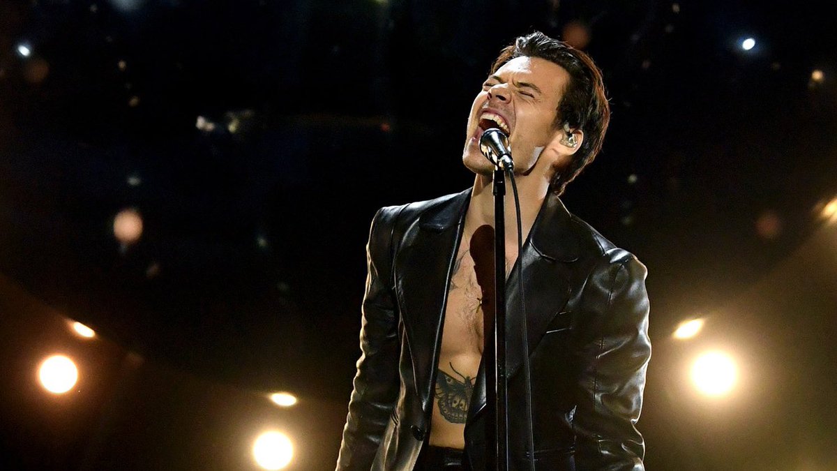 hsltightrope's tweet image. la verdadera pregunta es: ¿qué no puede hacer harry styles?