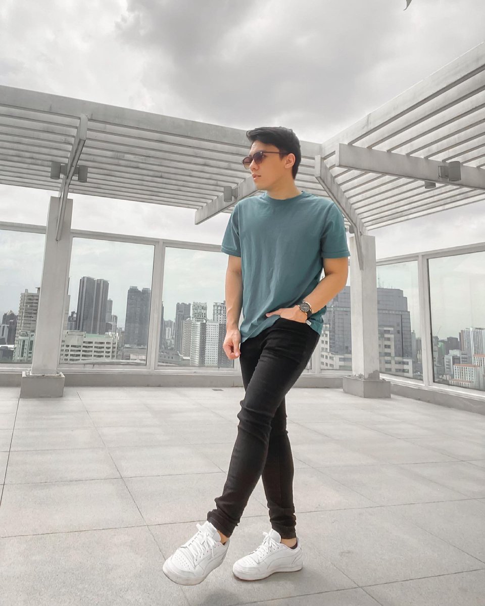 TimPavino's tweet photo. So excited to share the latest Iconic Motion that just has been released by @danielwellington! Check out the full collection and get yours now at https://t.co/fk6VEiLW52 #DanielWellington #IconicMotion #DWinPH #DWPhilippines ⌚️✨ https://t.co/JFUxBWJ37D