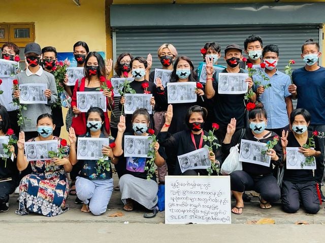 Myanmar_Now_Eng's tweet image. Youth in Yangon’s Tamwe Township urge the public to observe a “Silent Strike” in honour of fallen protesters on Friday—the last day of Myanmar New Year Water Festival—by not going outside after 12pm. #WhatsHappeningInMyanmar