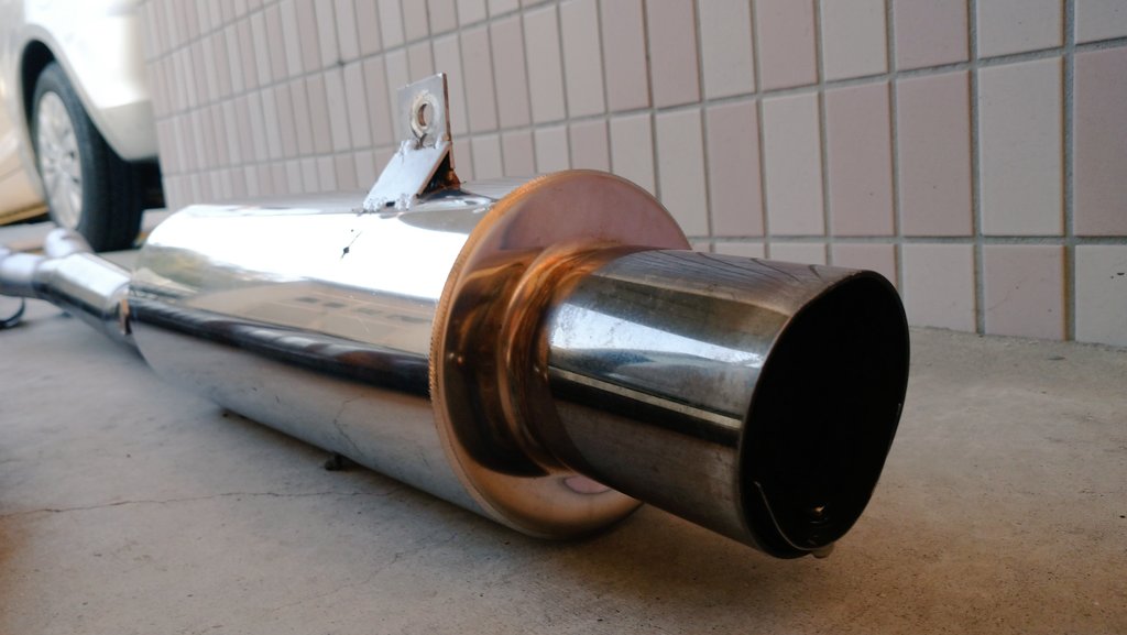 マックは不動車ペーパーライダー 3 27車検前 M3的な生活 インナーを外すと爆音になるかと 車検帰りに試すが煩くて疲れるので即日戻した 多分 汎用サイレンサーで自作したマフラーかと センサー取り出しも有るけどこんな後ろだと配線長くなるよね 純正