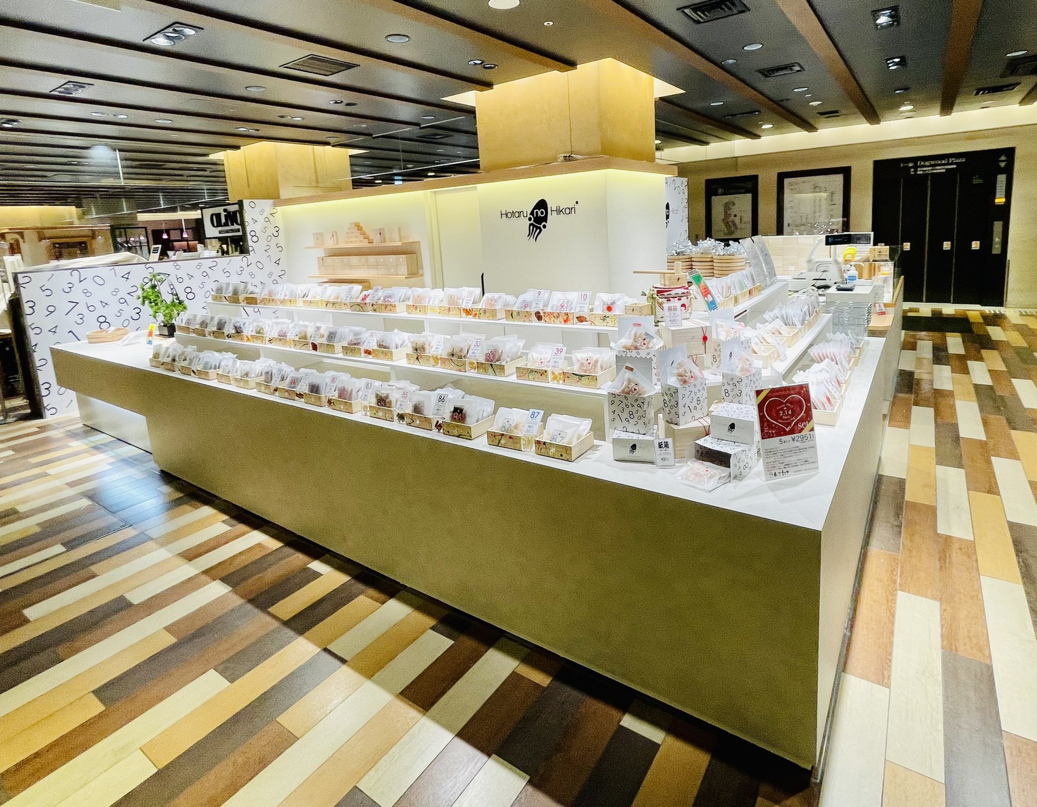Hotaru No Hikari 伊勢丹新宿店オープンしました 業界初のおつまみをギフトにした専門店 おやつにもぴったり 日本酒にもワインにもピッタリ 甘い物が苦手な方へのプレゼントも 新宿伊勢丹 伊勢丹 而今 プレゼント 母の日 ワイン おつまみ