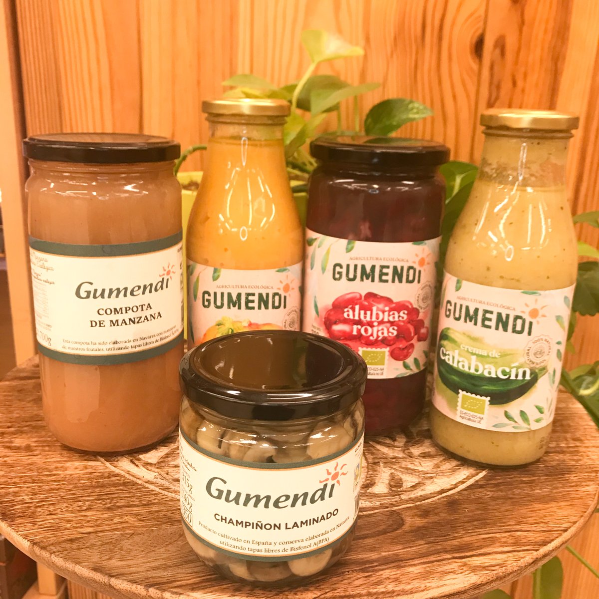Encuentra los productos de nuestros amigos de #gumedialimentosecologicos en nuestras tiendas. Además es uno de los encargados de traernos las frutas y verduras de cultivo ecológico procedente de Navarra.
También los consigues en nuestra tienda online
tienda.ecocentro.es