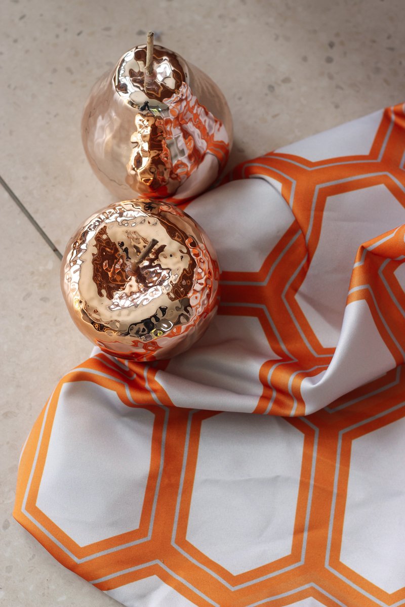 BridgeInteriorC's tweet image. What if we told you we could help you achieve custom curtains made up in fabric of your own design? 🎨

With the help of Panaz's ReMake Service we created this fun, modern print. Get in touch to learn more!

#unique #bespoke #fabricfeature #print #contractcurtains #blinds