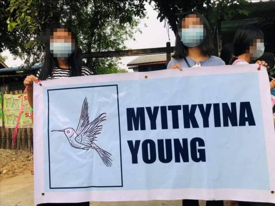 ju_zeeh's tweet image. A generous, “Take if you need, Donate if you have extras” campaign in ShweNyaungPin village, Myitkyina, Kachin State this morning by residents.
SILENT REVOLUTION
#Apr16SilentStrike
#WhatsHappeningInMyanmar