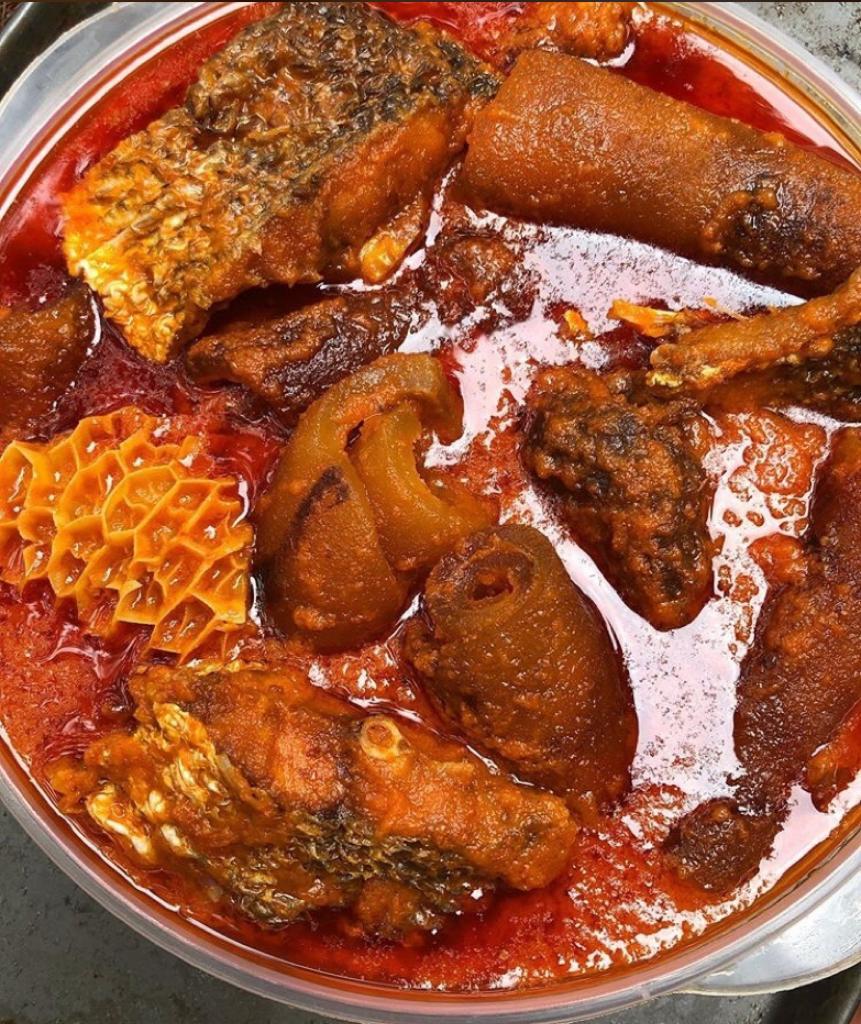 glamafricafood's tweet photo. It's #Friyay #AbujaTwitterCommunity let the turn up begin. A bottle of four cousins won't be bad after work with our grilled peppered pork. #TGIF  #weekendvibes
Also order for coconut, Jellof rice or anything on our menu. Call/Whatsapp 07050994656. Pickup or delivery. @drsenen https://t.co/0LN9dG0nAh