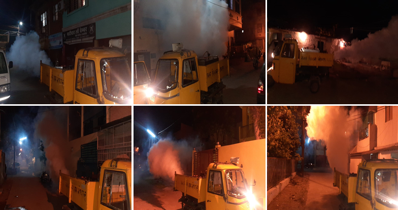 SwachhBhopal's tweet photo. नगर निगम द्वारा जोन के विभिन्न क्षेत्रों में  #कोरोना वायरस के संक्रमण से बचाव हेतु साफ-सफाई व सेनेटाइजेशन के साथ ही अन्य मौसमी बीमारियों की रोकथाम एवं जन स्वास्थ्य के दृष्टिगत जोन-15 में फॉगिंग करवाई गयी I
#SwachhSurvekshan2021 
#MyCleanCity #Fogging 
#BhopalFightsCorona #SSJosh https://t.co/mnlr5xwLEE