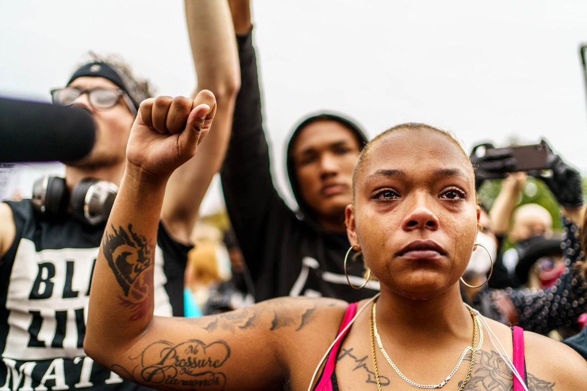 Yılın Basın Fotoğrafları 2021, Rafet Hüner Özel Ödülü’nü AFP foto muhabiri Kerem Yücel, ırkçılık karşıtı gösterilerde Başkan Donald Trump’ın ziyaretini protesto sırasında göz yaşı döken kız fotoğrafıyla aldı. <a href="/AFPphoto/">AFP Photo</a> <a href="/keremyucel/">Kerem Yücel ( IG: @keremyucel )</a>