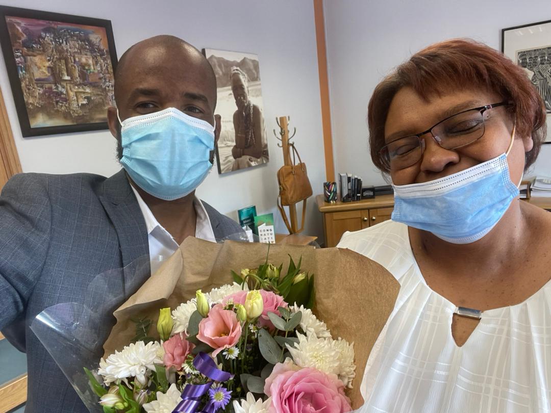 TelecomNamibia's tweet image. CEO rewards his PA
Dr Stanley Shanapinda, CEO surprised his PA Ms. Cheryl Dunaiski with a small token of appreciation for her dedication and hard work during his first 100-days as the CEO of Telecom Namibia. #newway #telecomnamibia