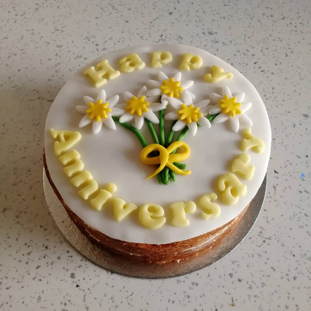 Joejoesbakes's tweet photo. A small lemon cake to celebrate a recent lockdown wedding anniversary.
#joejoesbakes #lockdowncelebration #lemoncake #weddinganniversary #smallbusinessuk #smallbusinessleicestershire #homebakery #homebaker #leicetershirebusinesses #leicestershire #leicester https://t.co/WYcb6AEf2D