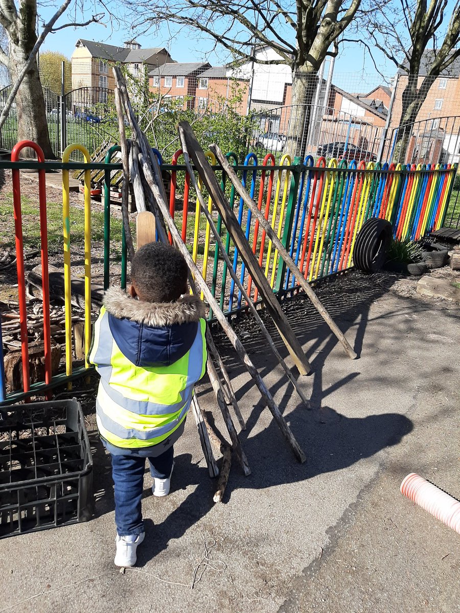 MsDunne24's tweet photo. Can the Big Bad Wolf blow down the houses? #threelittlepigs #science https://t.co/ChB0xjScpE