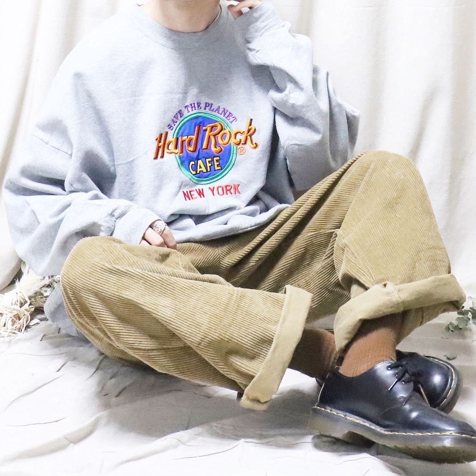 liberteused's tweet photo. 4/17(土) 22:00から販売開始🎉

☑︎"Hard Rock Cafe"

ハードロックカフェのより大きなオーバーサイズスウェット👏

こちらはグレーカラーになります◎ https://t.co/3ZPd5DQ7A7