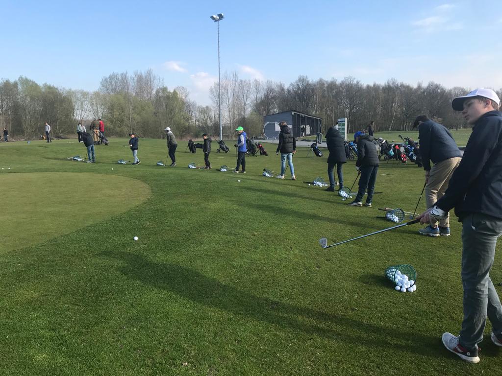 AGolfSchool's tweet photo. Onze 3-daagse jeugdstage is alweer voorbijgevlogen. 🏌️‍♂️ Bedankt aan alle aanwezige golfkampioenen! 🥳 https://t.co/rUZXcsGFWo