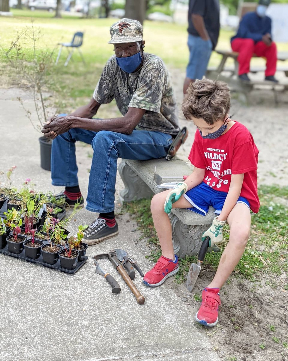 FriendsofJFM's tweet photo. Another #GivingThursday shout out to #MeetingGreen for donating these gorgeous plants that Mr. Mack, AT, and Marie planted in the garden today!
#FoJFM #SpreadKindness #BePartOfOurVillage https://t.co/s0eyz2biqk