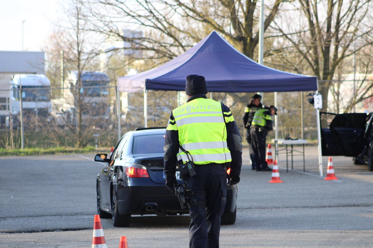 De politie heeft donderdagavond ruim 170 voertuigen gecontroleerd tijdens een grote controle-actie op de Beersdalweg in #Heerlen. | ZO-NWS..
