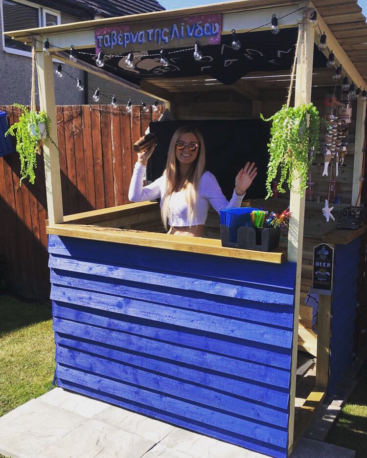 Who needs a pub when you’ve got a Greek bar in the garden 💙🥂 #cheers #sunshine #BAR #PubsReopening