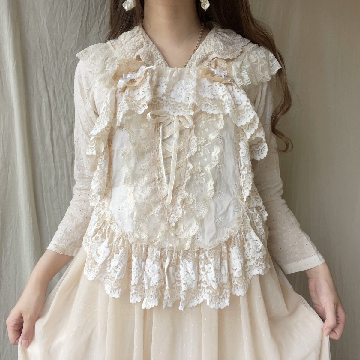 Meno_harajyuku's tweet photo. me-menoエプロンどれす、着てみるとこんなかんじでした♡
ビスチェみたいなデザインですがいろんなお洋服にゆるっと重ねられます。

Thank you sold...♡ https://t.co/Xa8FBtrhBC