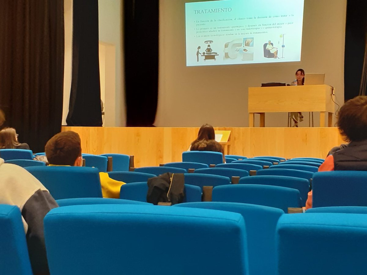 cdmcompostela's tweet photo. Esta semana comezamos a presentación dos proxectos #StemBach coa exposición de Fátima Vilar que realizou un traballo de investigación xunto ó equipo de Miguel Abal de @oncomet. Moi agradecidos pola oportunidade de poder achegarse á investigación, e valorar a súa importancia. https://t.co/usUFymOGYJ