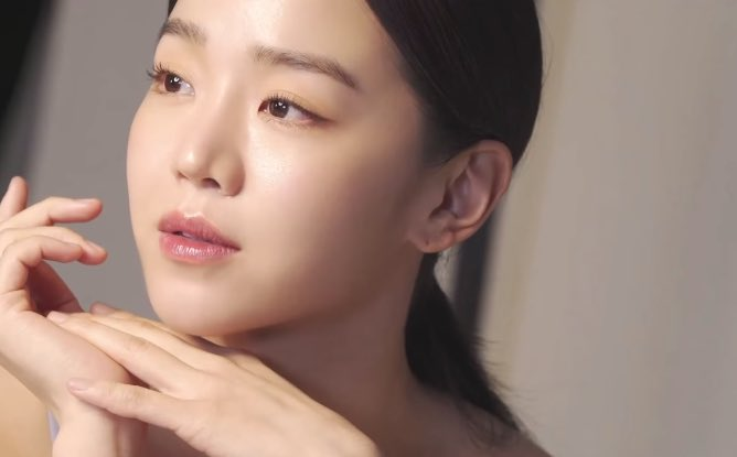 bangtangirlalu's tweet photo. my ugly ass can't relate 😍😍😎#poreless #flawless #youngandfresh #ShinHaeSun #ShinHyeSun https://t.co/Kqk98RgfFu