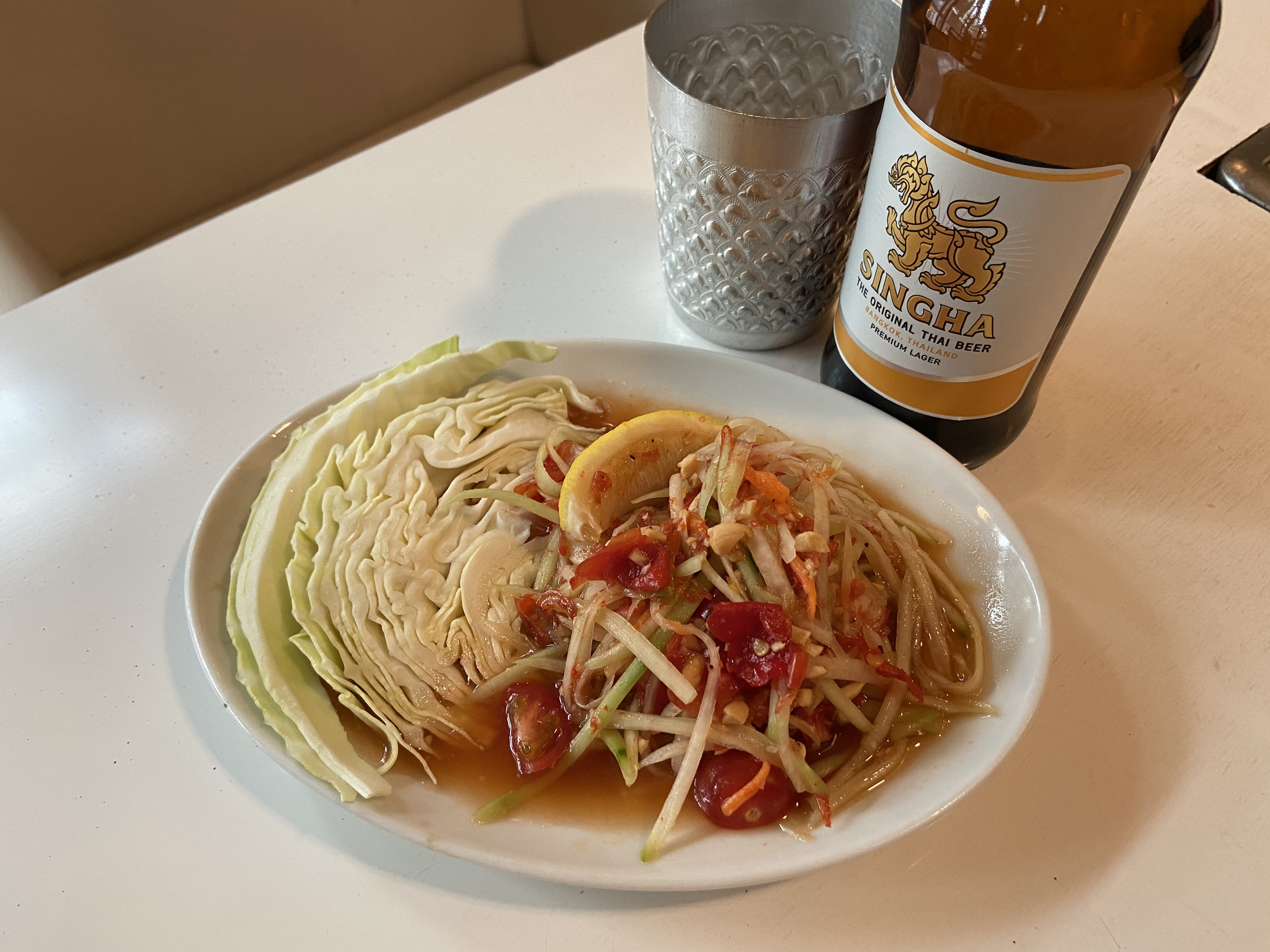 Singha Beer 赤羽駅すぐの商店街2fのお店 ランチタイムにも 仕事後のちょっと一杯にも 気軽に本格タイ料理を楽しめます 月に一度イベントを開催中 今月は4 17 18 つまみに最高な特別メニューと シンハービールを タイかぶれ食堂 赤羽 タイ料理