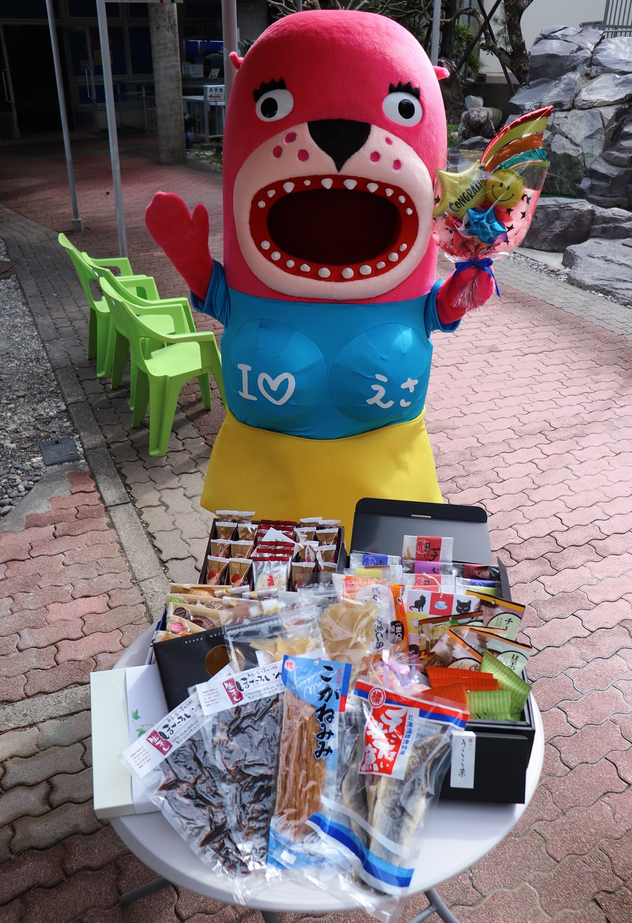 桂浜水族館 公式 みんなー お酒やおつまみ お菓子やケーキ イラストや写真のコラージュ お手紙やお祝いのメッセージ いろんな愛を贈ってくれてありがとう おとどは今日から５歳です 生まれてきて良かった みんなと出会えて良かった 言葉をおぼえ