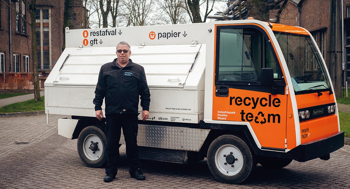 Bij @IndustrieparkNL halen ze afval zoveel mogelijk gescheiden op en hergebruiken ze dat als nieuwe producten en grondstoffen. Een aantal van onze collega’s zoals Frans zijn de afvalambassadeurs en halen het afval op. ipkw.nl/duurzaamheid/r…