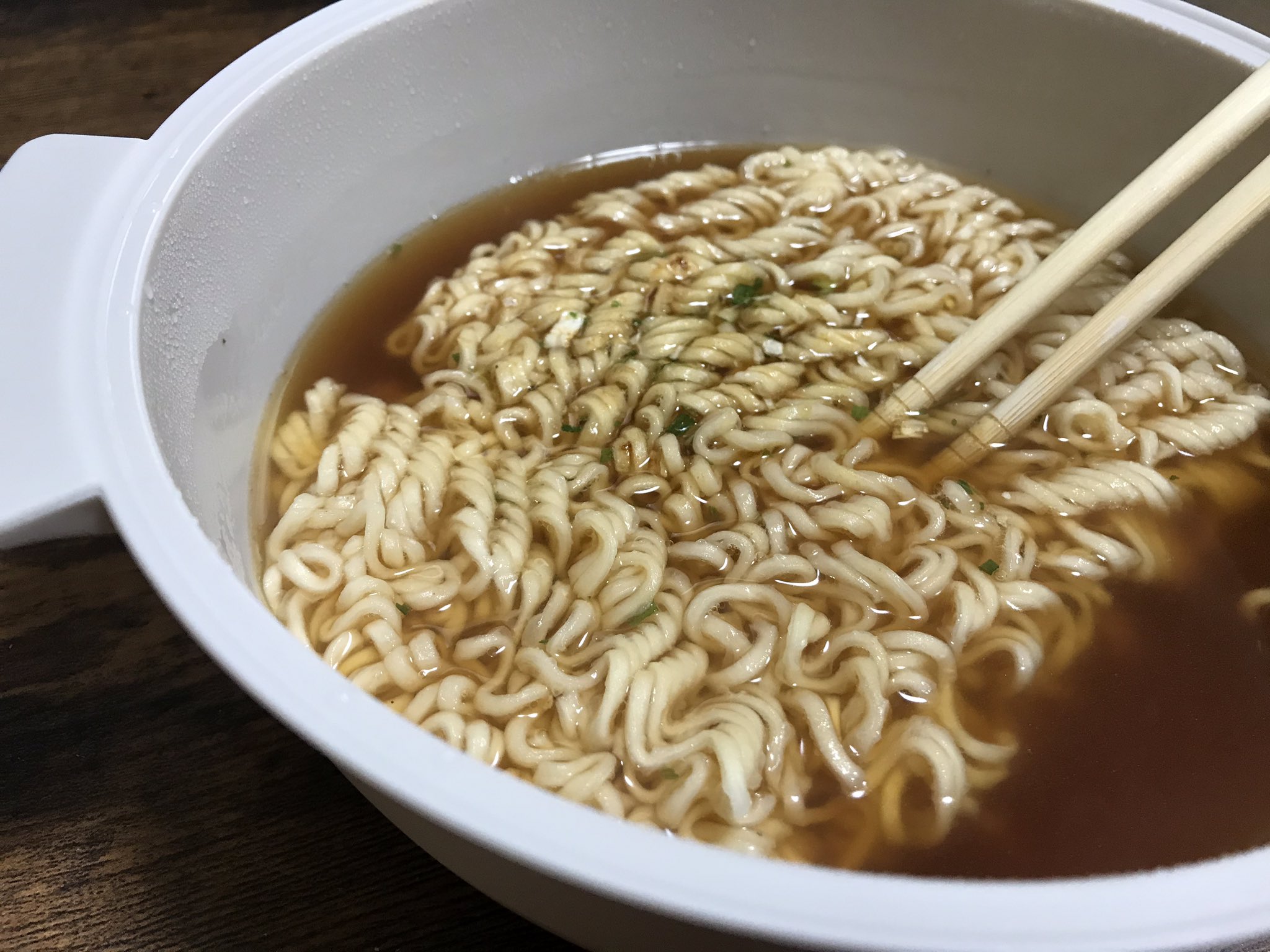 ট ইট র ガスパールと家族 鍋 洗うほうが楽な気がするでガス 沸かしたお湯があればすぐでガスけど 水からだと7 8分かかるのは困るでガス みんなはカップ派 袋派 鍋派 レンジ派 ラーメン屋派 どれでガスー リサとガスパール ショコラガスパール
