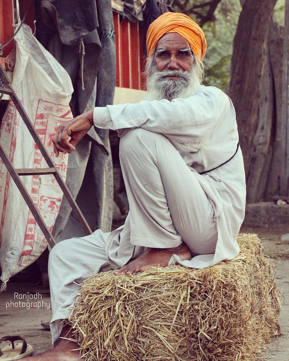 Ranjodh01949855's tweet photo. ਕਿਸਾਨੀ ਸੰਘਰਸ਼ ਵਿੱਚ ਹਰ ਇਕ ਉਹ ਇਨਸਾਨ ਸਾਥ ਦੇ ਰਿਹਾ ਜਿਸ ਨੂੰ ਏ ਪਤਾ ਕੀ "ਪੈਸਾ ਖਾਦਾ ਨੀ ਜਾ ਸਕਦਾ"
#मोदी_खेतीकानून_वापिस_लो https://t.co/R7UNPbCUk3