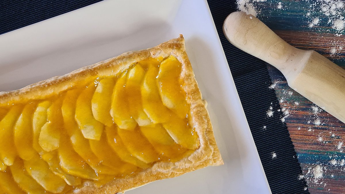 ChupRecipes's tweet photo. APPLE PIE 🍰😚 | VERY EASY and QUICK Recipe

See recipe: https://t.co/5BDDPhvDYF

#fridaymorning #food #recipe #recetas #FelizViernes https://t.co/zObTGUxQLI