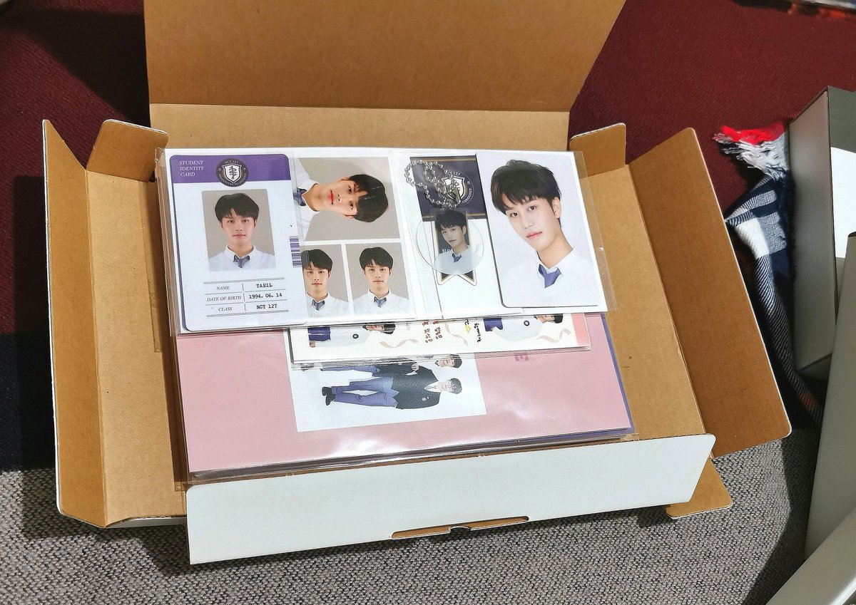 smotherbear1's tweet photo. despite the lockdown woes, reunited with my babies 😍
#NCT127 #NCTDREAM 💚 #WayV #backtoschoolkit https://t.co/us4ppBRlJu