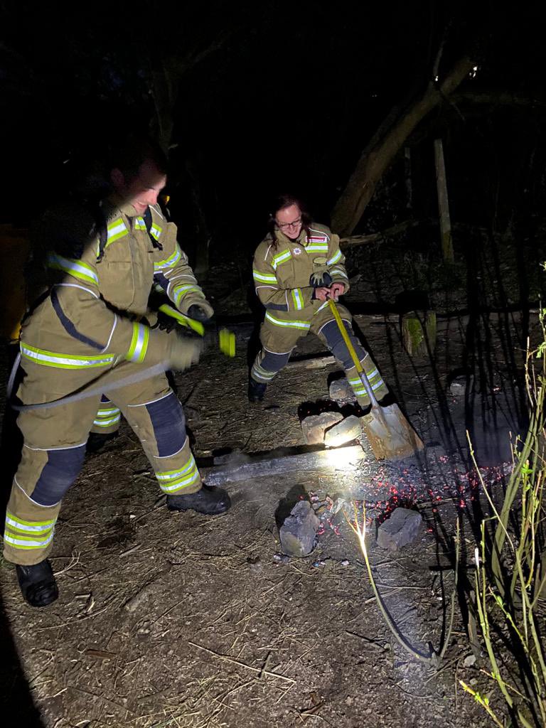 GlossopFireStn's tweet photo. 🚒 Last night #GlossopOnCall attended two separate fires in the open, both are believed to have been started deliberately. If you see anyone having a fire in a public place or park be a #firestopper and report it, keep our open spaces safe @DerbyshireFRS @TeamDerbyshire https://t.co/iL0KvT1rGu