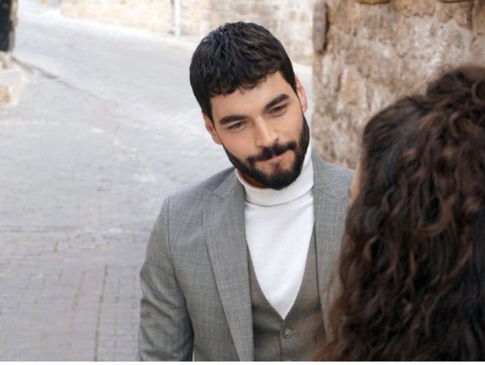 zeynonilo's tweet photo. O çocuğun o kıza bakışı neymiş bu bakışlar gerçekmiş rol değilmiş 🤭 https://t.co/4f4WypJcic