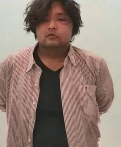 Khithitofficial's tweet image. Breaking!!!

ရိုက်နှက်ခံထားရေ၍ မျက်နှာတစ်ခုလုံး ဖူးယောင်နေသော မုံရွာသပိတ်ခေါင်းဆောင် ကိုဝေမိုးနိုင်ရဲ့ ဓါတ်ပုံတပုံ လက်ရှိအချိန်တွင် လူမှုကွန်ရက်စာမျက်နှာတွေပေါ်မှာ ထွက်ပေါ်လာပါတယ်။ အကြမ်းဖက်စစ်ကောင်စီက ဖမ်းဆီးစစ်ဆေးနေစဉ် ရိုက်နှက်ကန်ကျောက်ထားသည်ဟု ယူဆလို့ရသည်။