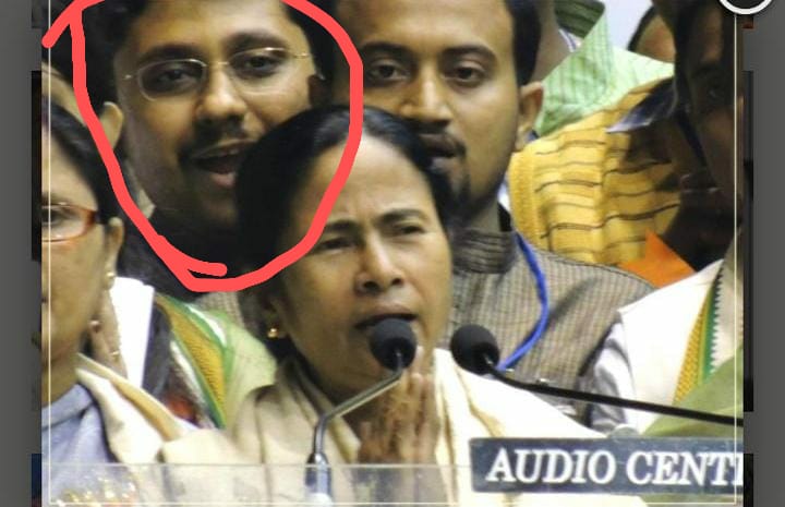 Jay_Majumdar's tweet image. টিভি ইন্টারভিউয়ে মাননীয়া বললেন তিনি নাকি বিনয় মিশ্র কে চেনেনই না।
অপরাধীকে আড়াল করতে মিথ্যার আশ্রয় নিয়ে এক অপচেষ্টা।
@IamSumanDe @BJP4Bengal @abpanandatv