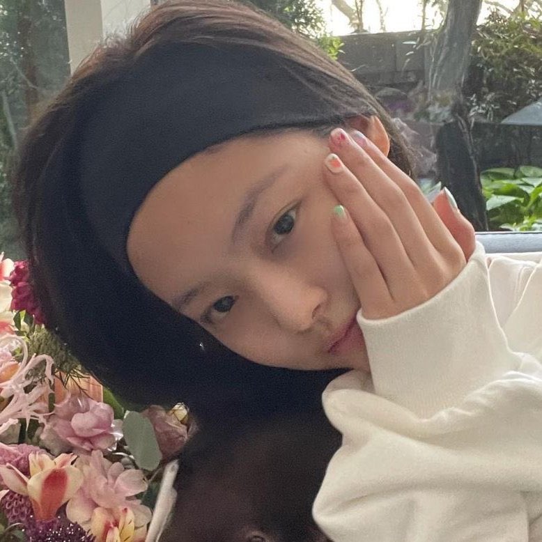 firejennie's tweet image. jennie has the prettiest bare face