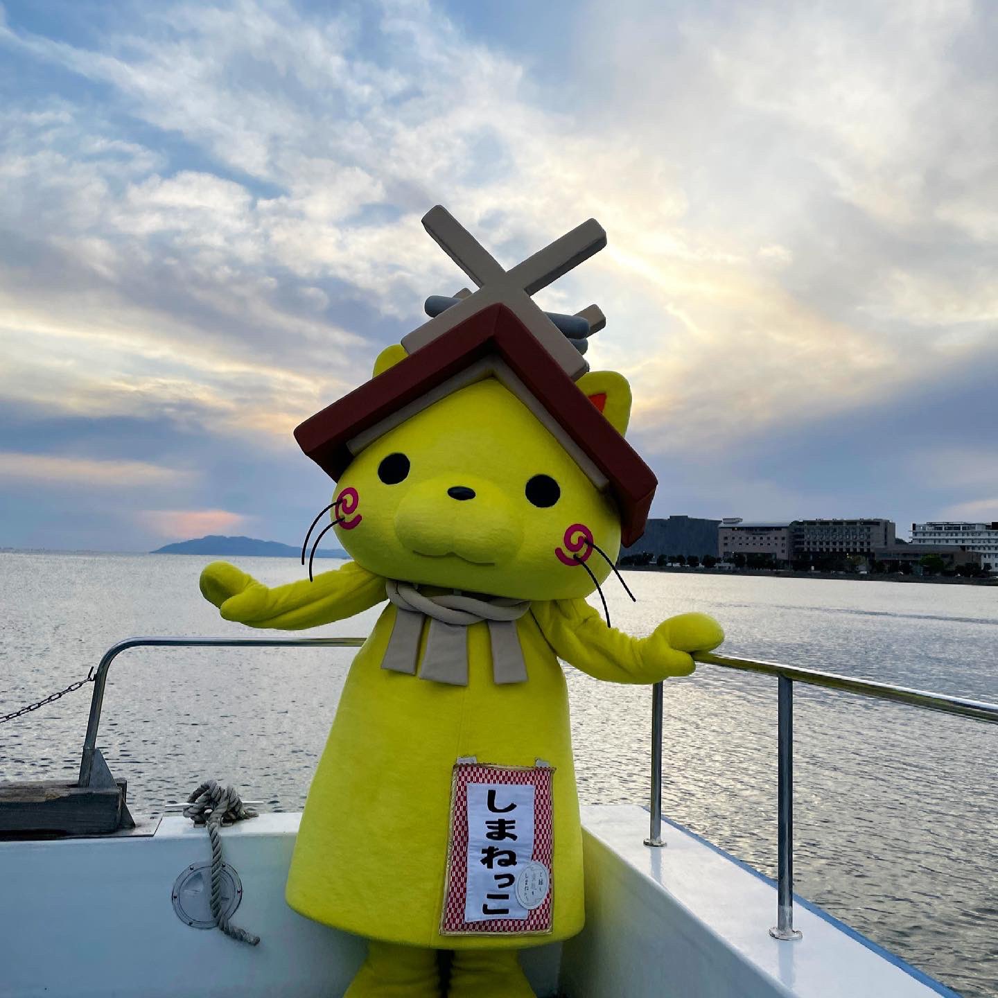 しまねっこ 公式 Ar Twitter 宍道湖観光遊覧船 はくちょう に乗ったにゃ 刻々と変化する雲のグラデーションがきれいにゃったにゃ W Pq しまねっこ はくちょう号 T Co X2j5p00suy Twitter