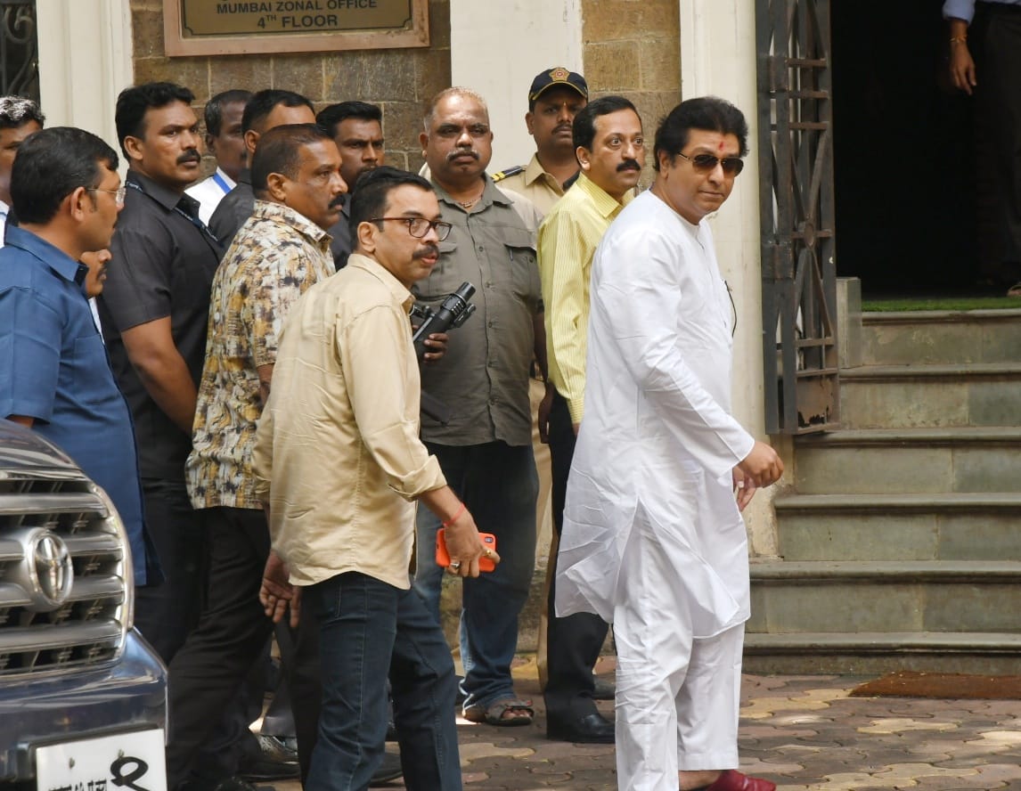 SaleVaibhav's tweet image. CM पासून सैनिक सगळेच आता श्रेय घेण्यासाठी पळापळ करतील पण इतके दिवस त्या मागण्या करायचं सोडा साध्या कोणाच्या डोक्यात सुद्धा आल्या नाही न त्या मागण्या अवघ्या २४ तासात राजसाहेबांमुळे पूर्ण सुद्धा झाल्या. #Remote_control 
#rajsahebthackrey @RajThackeray @rajbhakt16 @KirtikumrShinde