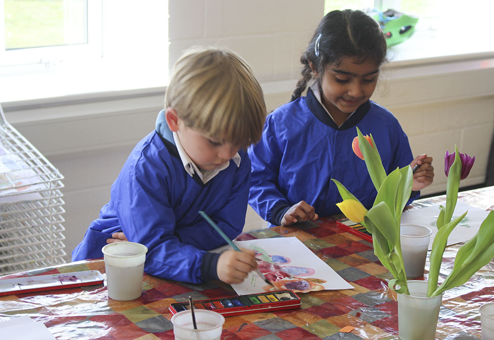 Using their dedicated art area, these budding young artists in #Reception created colourful, still life masterpieces during their activity time recently 💐
#CrosfieldsSchool #CrosfieldsEarlyYears #EYFS #RdgUK #Woky