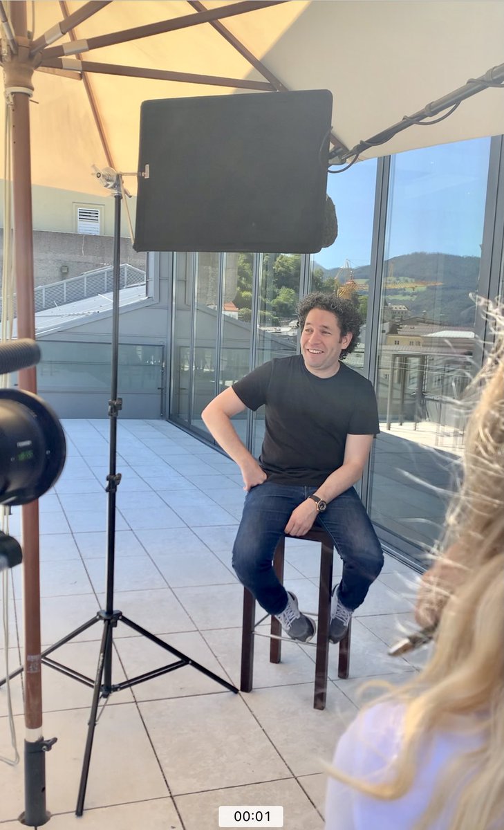 Congratulations <a href="/GustavoDudamel/">Gustavo Dudamel</a> the new music director of <a href="/operadeparis/">Opéra de Paris</a> 👏