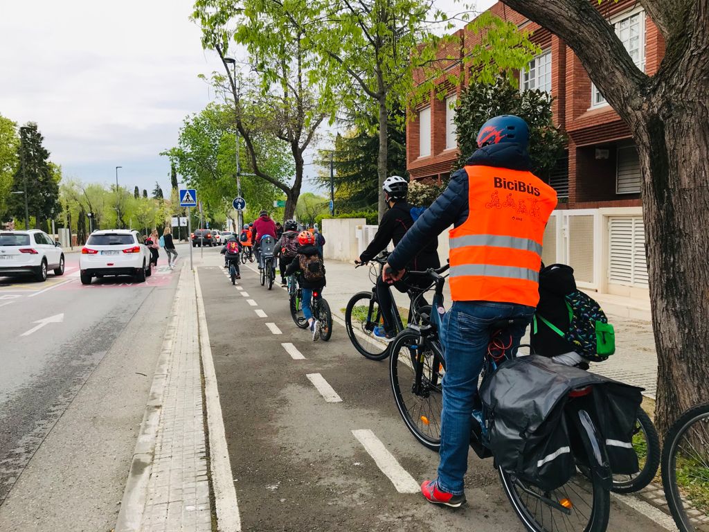 NacioSantCugat's tweet photo. 📌 CRÒNICA | La llavor del canvi: un centenar de bicicletes 🚲 de l'escola @EscolaPiXandri envaeixen #SantCugat el primer dia de la prova pilot del Bicibús 

✍️ @annamiraperich 

https://t.co/KpZ6hU4VN8 https://t.co/VFuJFXSfZ9
